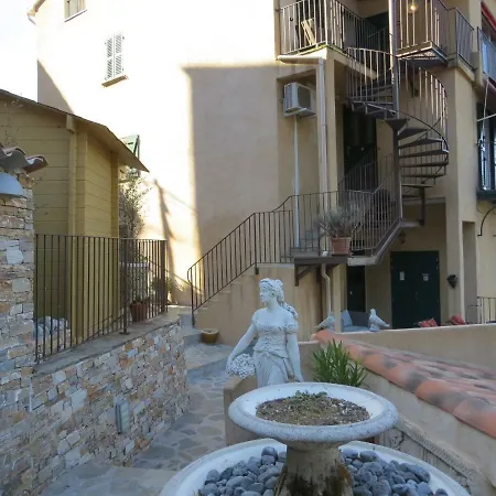 Hotel Casa Di Lucia Mi-hotel 4*