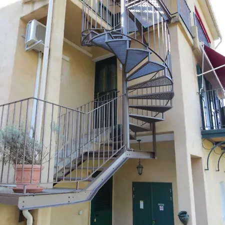 Casa Di Lucia Mi-hotel Hotel