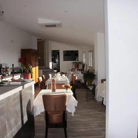 Casa Di Lucia Mi-hotel Hotel