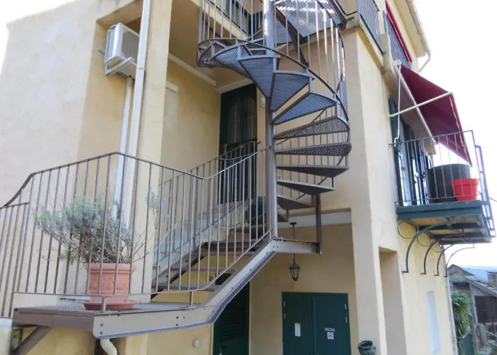 Casa Di Lucia Mi-hotel Hotel